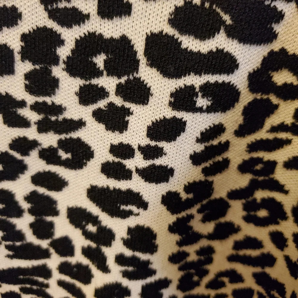 Stylish new Women's Bella du Jour Leopard Sweater size xl - Picture 4 of 4